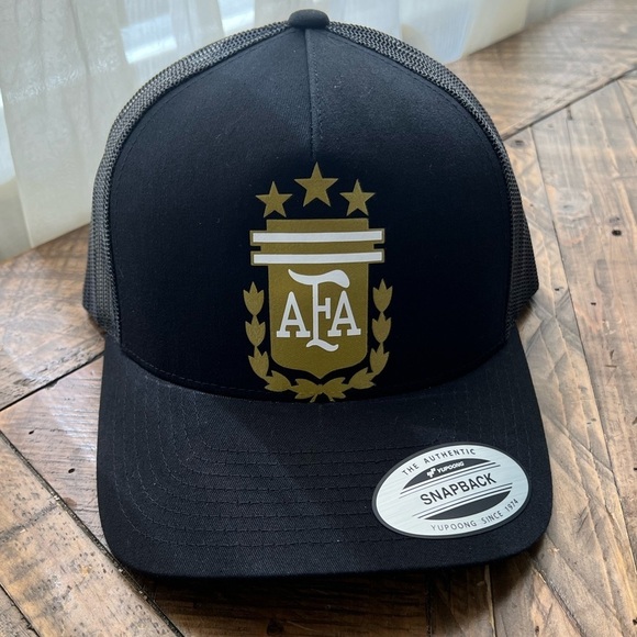 New 2024 Argentina 3 stars, black trucker hat Leo Messi #10 - Picture 3 of 7